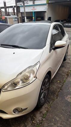 PEUGEOT 208 1.6 GRIFFE 16V FLEX 4P AUTOMÁTICO PEUGEOT 208 1.6 GRIFFE 16V FLEX 4P AUTOMÁTICO